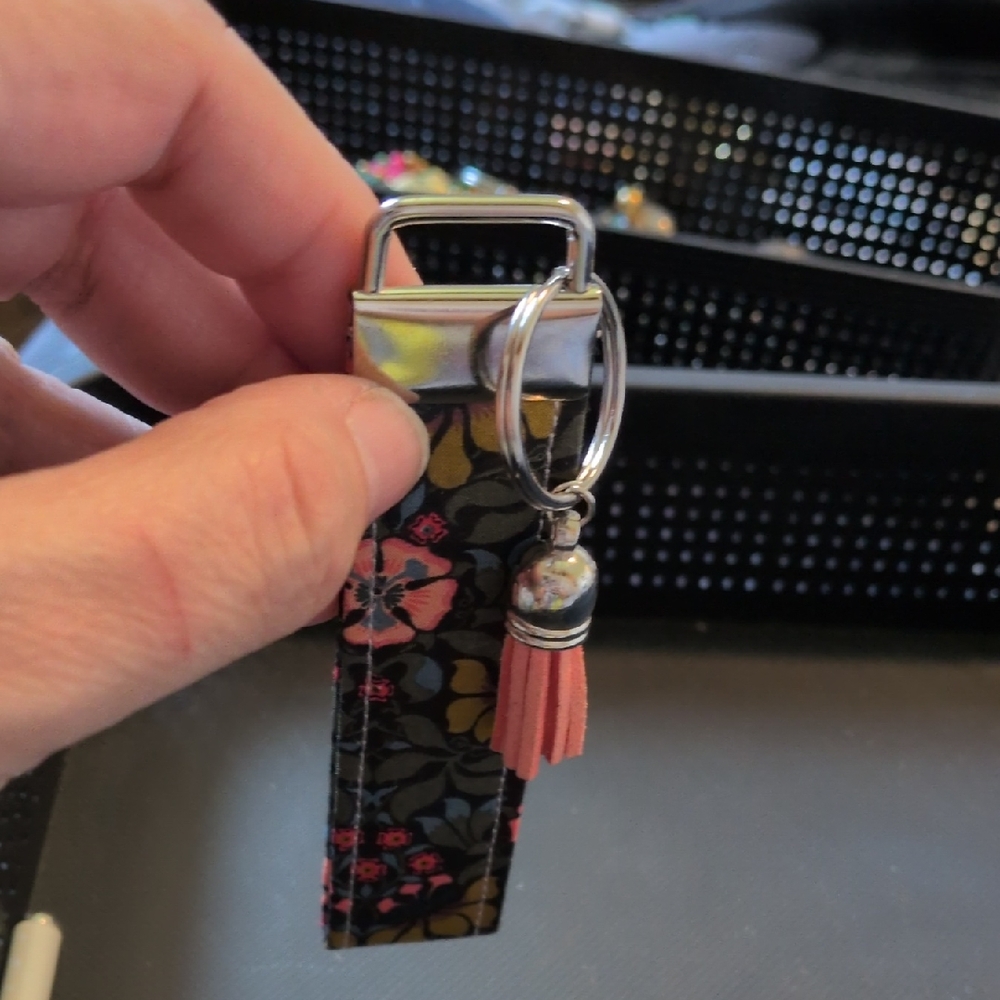 Floral‎ Keychain with Tassel
